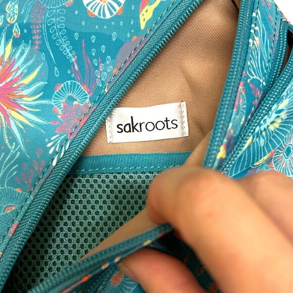 NWT Sakroots On The Go Large Sling Backpack Cross - Teal Blue Sea Turtle Anemone - Picture 6 of 11